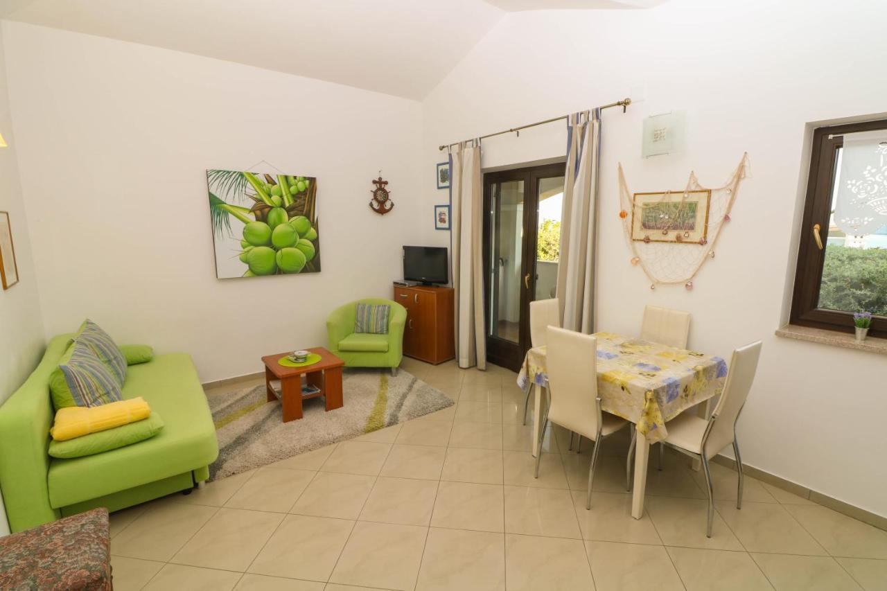 Apartments Blue And Green With Balcony Baška Екстериор снимка