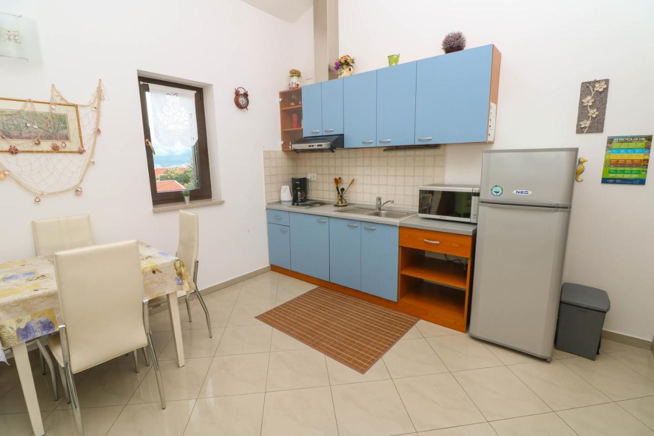Apartments Blue And Green With Balcony Baška Екстериор снимка