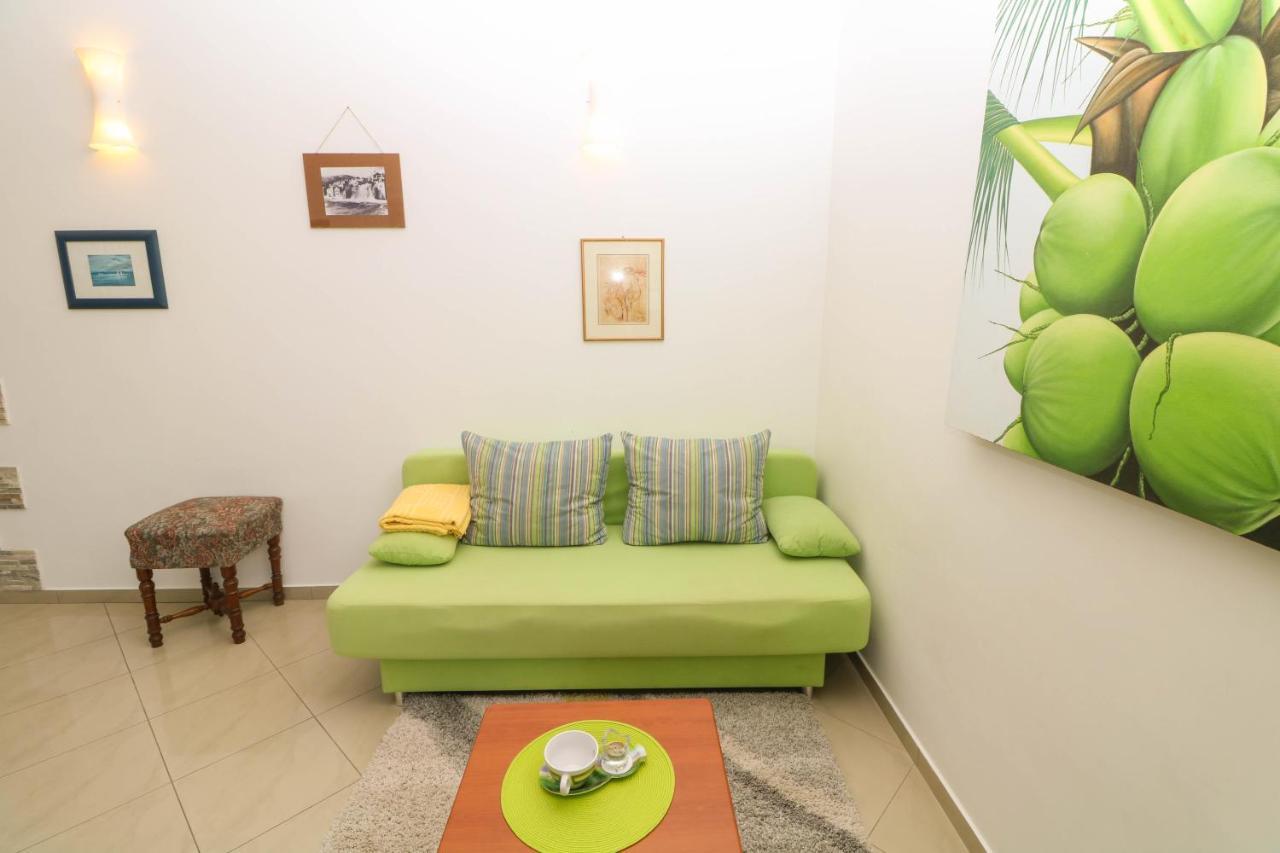 Apartments Blue And Green With Balcony Baška Екстериор снимка