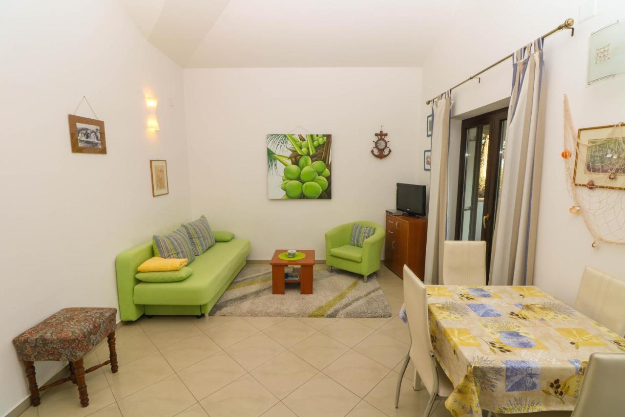 Apartments Blue And Green With Balcony Baška Екстериор снимка