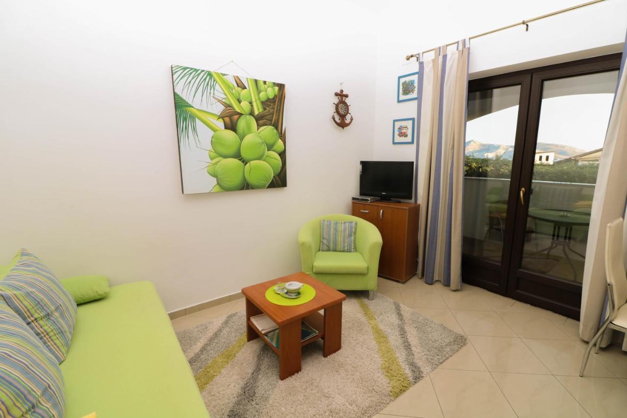Apartments Blue And Green With Balcony Baška Екстериор снимка