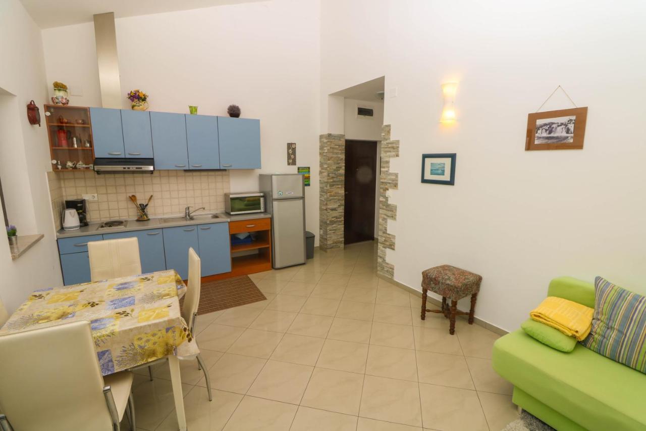 Apartments Blue And Green With Balcony Baška Екстериор снимка